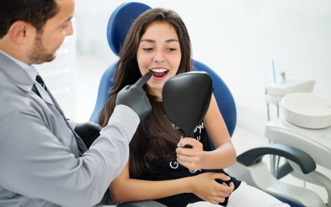 Quins són els símptomes que ens indiquen el rebuig d’un implant dental?