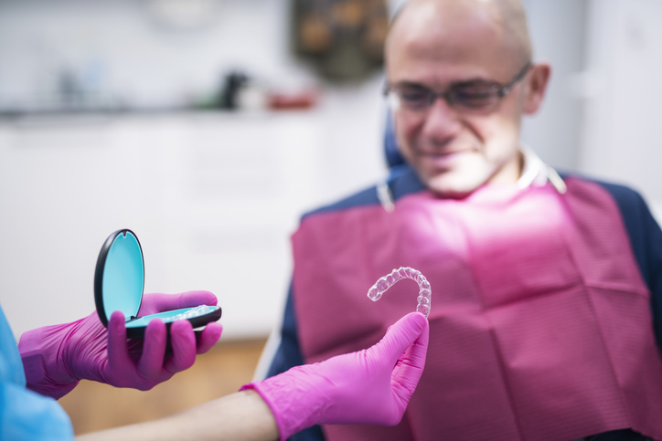 Consells per a pacients amb ortodòncia que han patit periodontitis